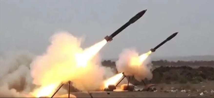 Ansarolá de Yemen lanza misiles contra Arabia Saudí en respuesta al ataque del aeropuerto