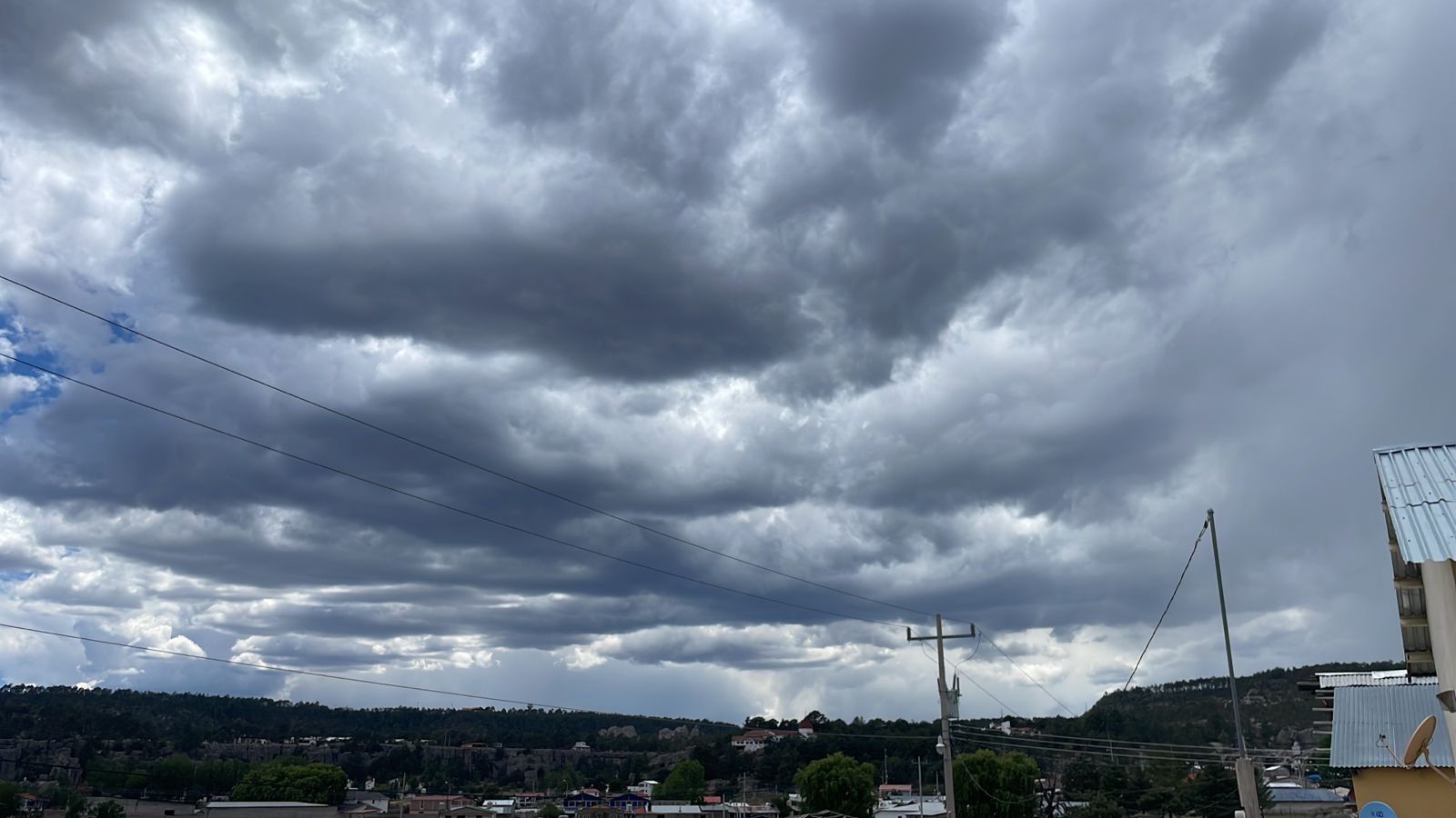 Continúan las lluvias; alertan por viento y granizo
