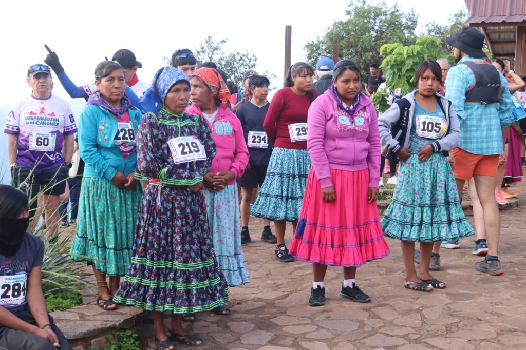 Cierra el Ultra Maratón de los Cañones con triunfos de corredores rarámuri