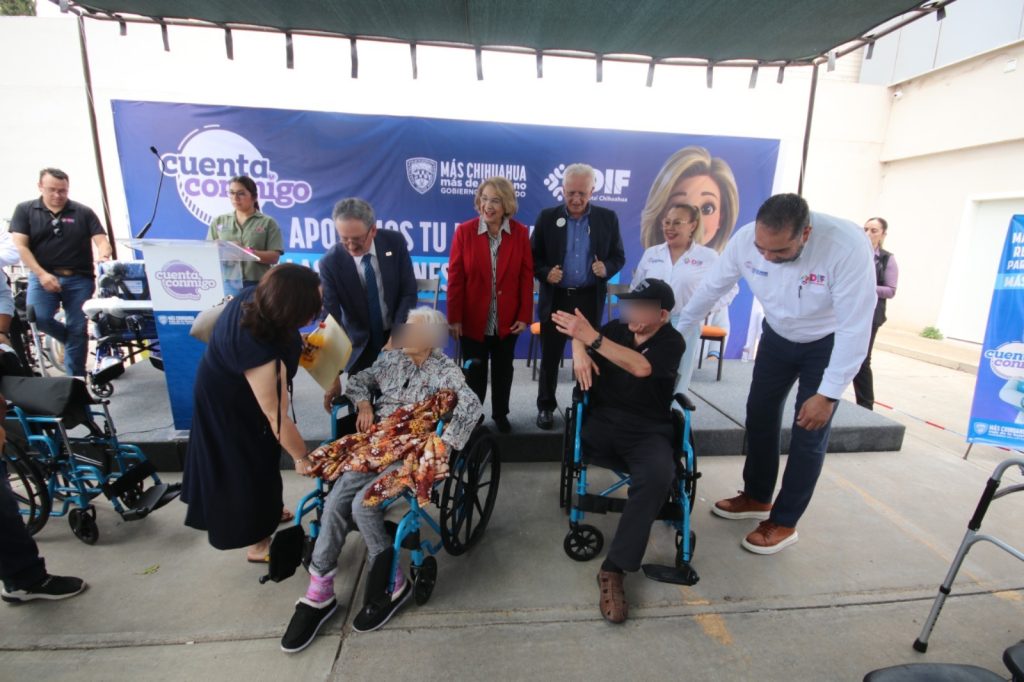 Beneficia DIF Estatal a 63 familias con la entrega de aparatos funcionales