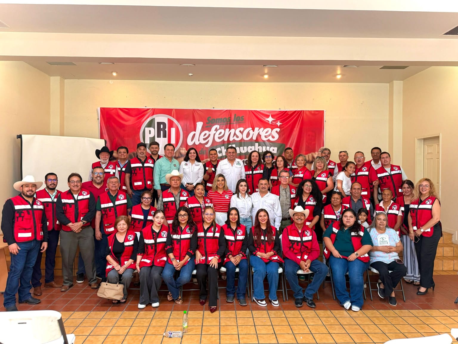 Arranca PRI capacitación y entrega de chalecos a Defensores