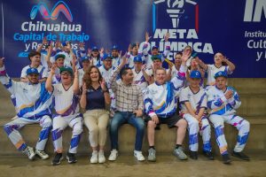 Dota IMCFD de uniformes a equipo de béisbol de “Campeones de Centauros”