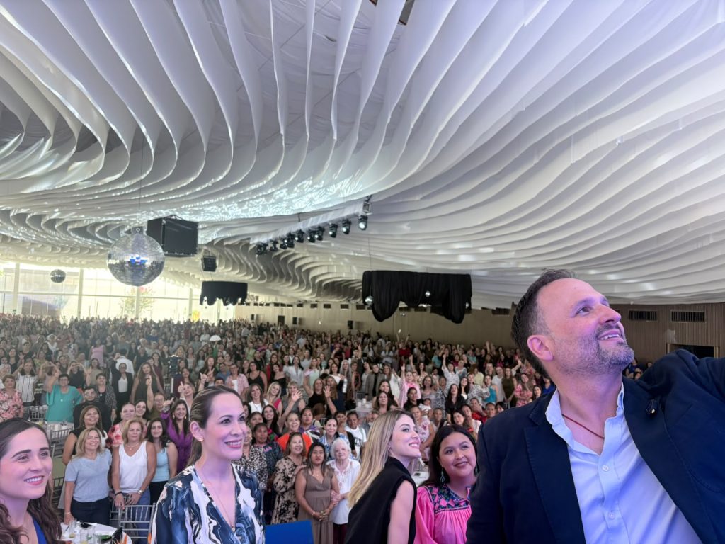 Se reúne De la Peña con más de 2 mil 600 mujeres chihuahuenses
