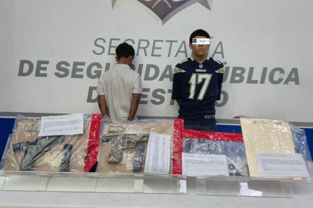 Detiene SSPE a 2 armados con vehículo robado en Juárez