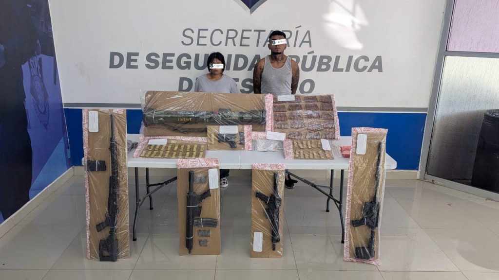 Detienen a pareja con lanzacohetes y pastillas de fentanilo en Juárez