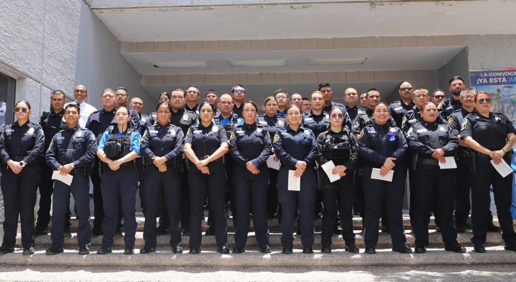 Reconocen a policías y bomberos por acciones de alto impacto