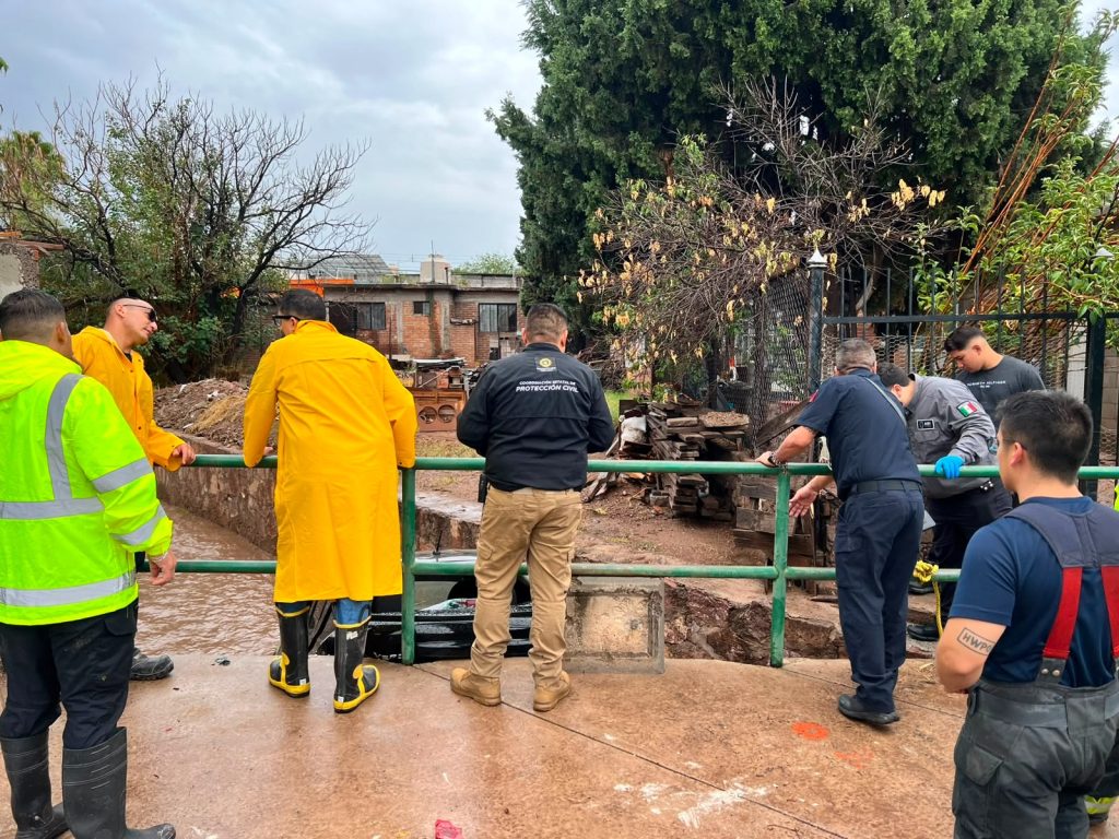 No intente cruzar arroyos, lluvias seguirán; Registran una muerte en la ciudad