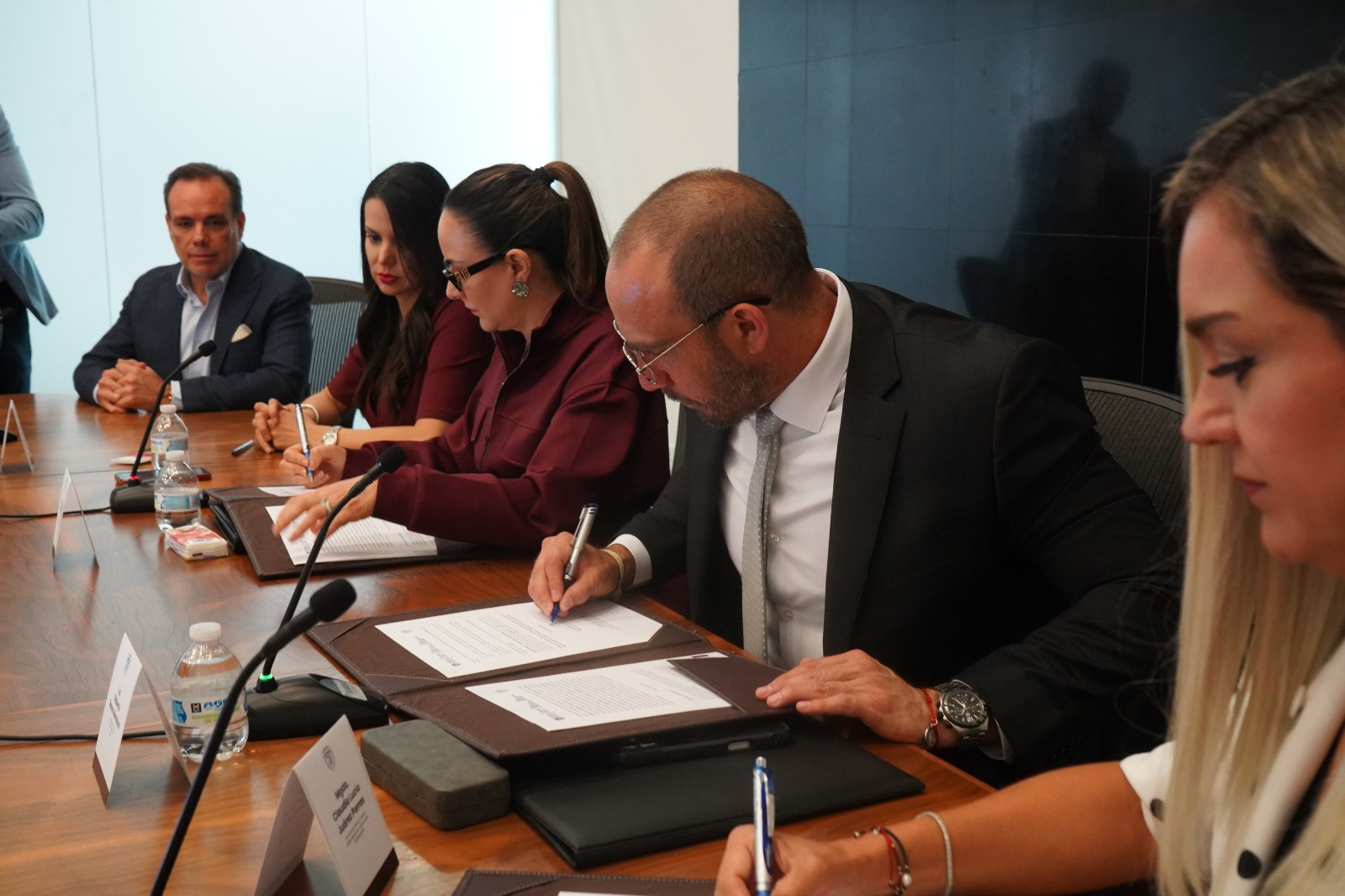 Firman Salud y PJ convenio para la atención psicológica