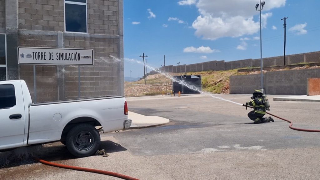 Se capacitan Bomberos para atender incendios en vehículos eléctricos