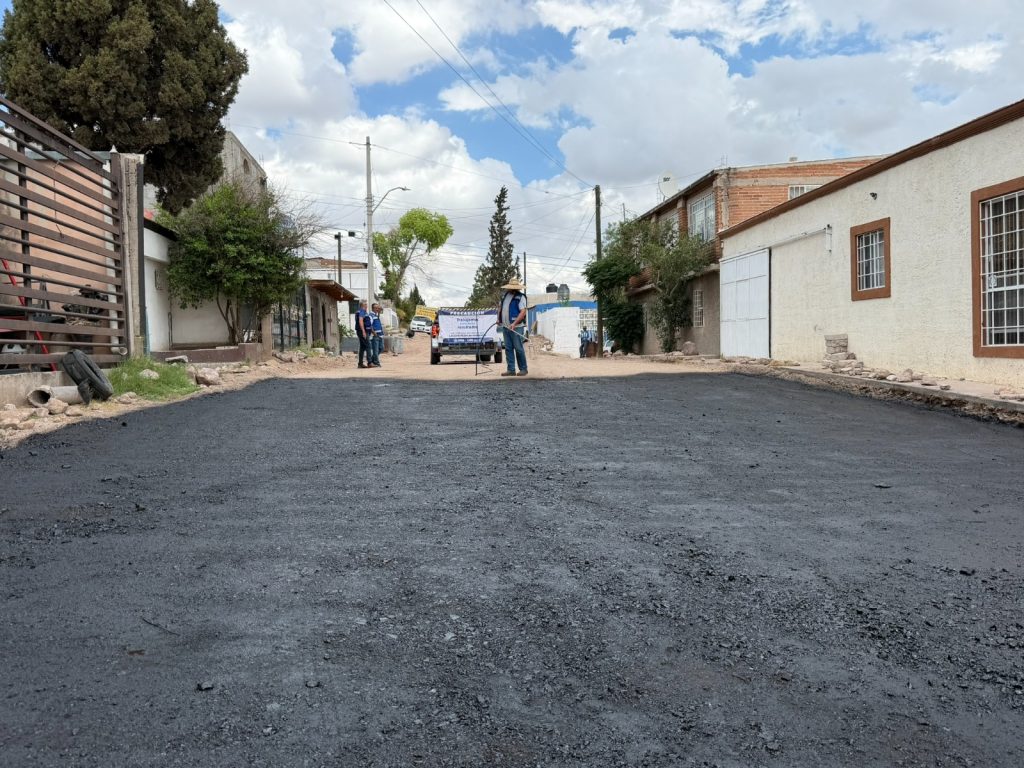 Avanza Municipio con cinco obras de pavimentación