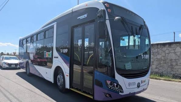 Descuido de conductora provocó choque con Bowí: Komaba