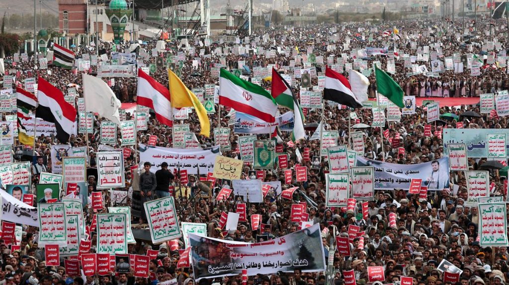 Anuncian hutíes de Yemen embargo marítimo contra Arabia Saudí